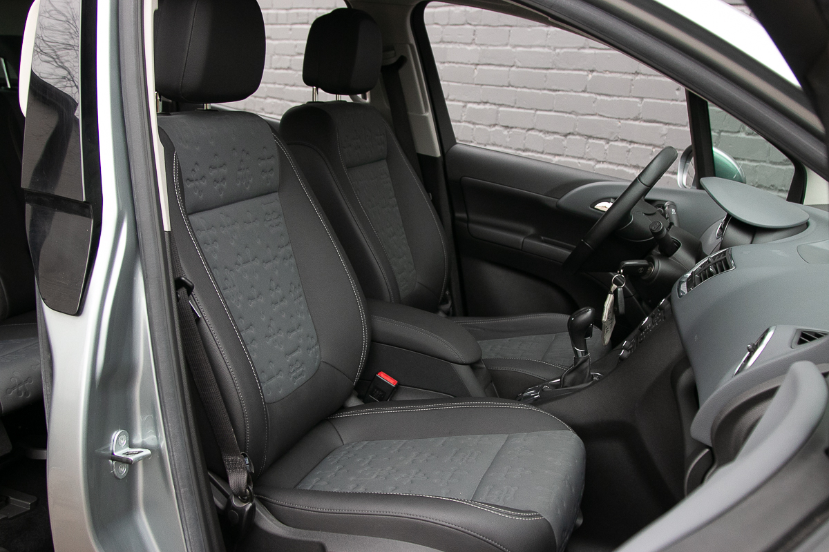 KUDA Naviconsole In Pelle Per Opel Meriva (2010+) – Colore Nero
