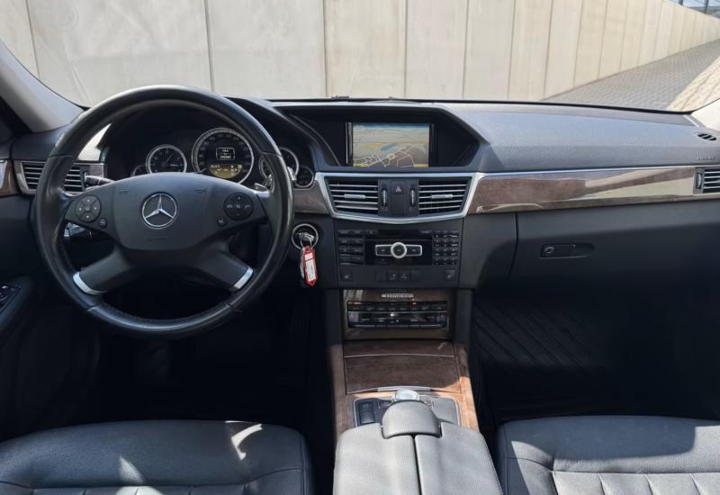Mercedes - E350 - pic4
