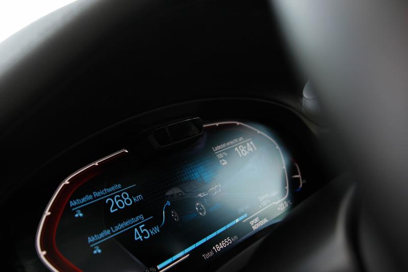 BMW - IX3 - pic22