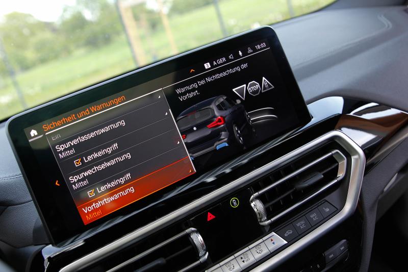 BMW - IX3 - pic46