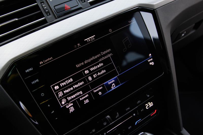 Volkswagen - Passat - pic37