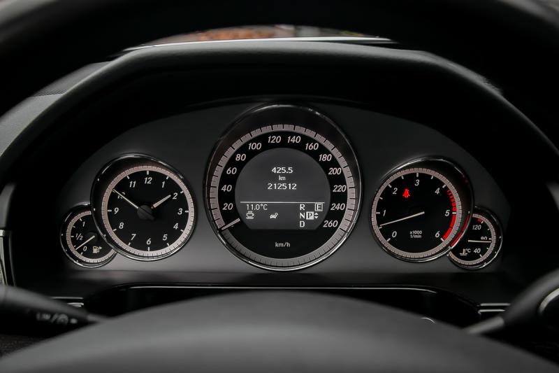 Mercedes - E300 - pic14