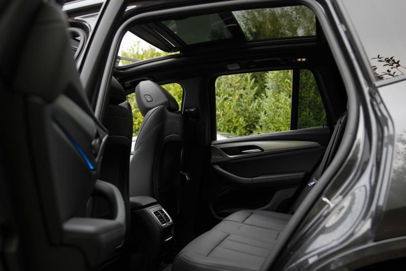 BMW - IX3 - pic14