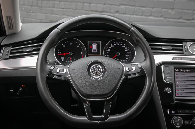 Volkswagen - Passat - pic12