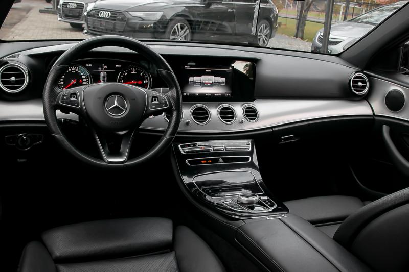 Mercedes - E200 - pic27