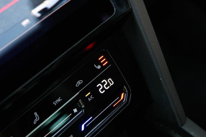 Volkswagen - Passat - pic40