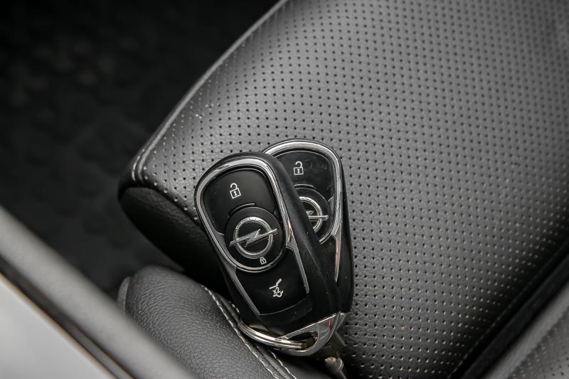 Opel - Insignia - pic37