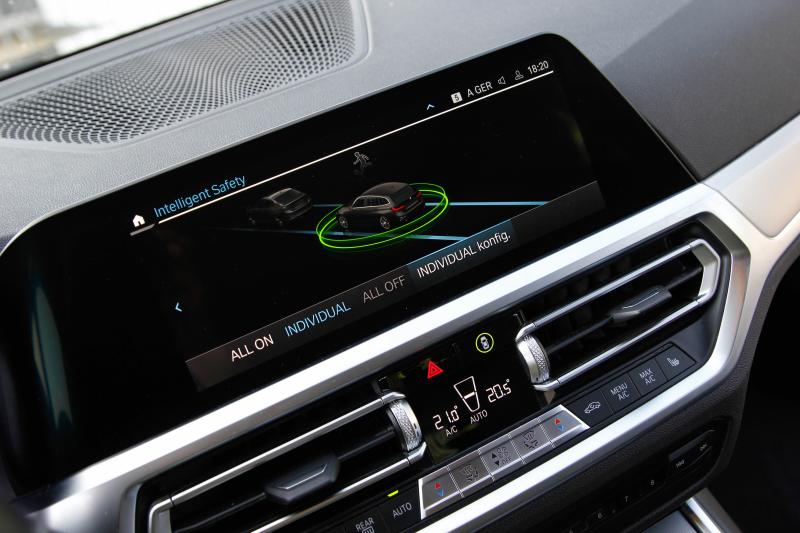 BMW - 330e - pic36