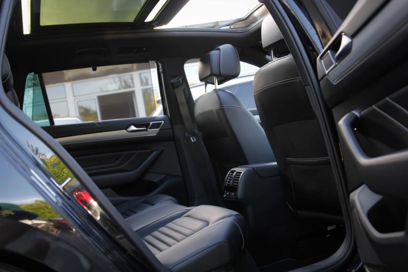 Volkswagen - Passat - pic11