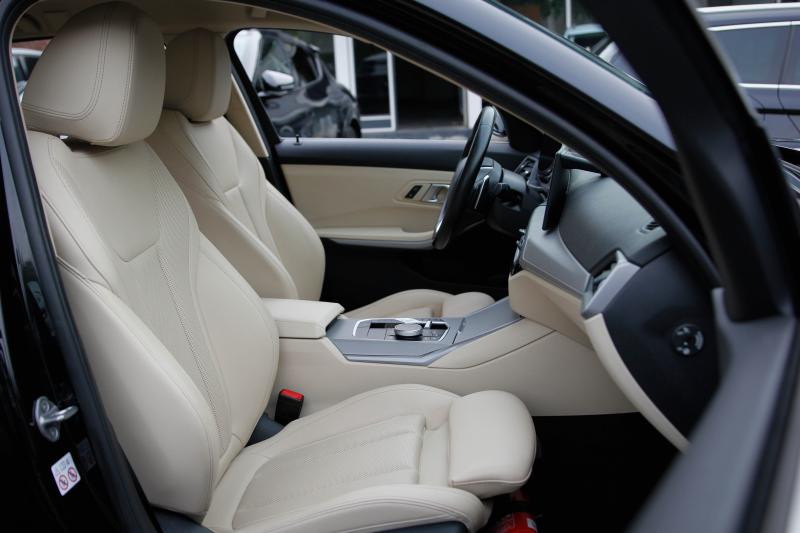 BMW - 320 - pic16