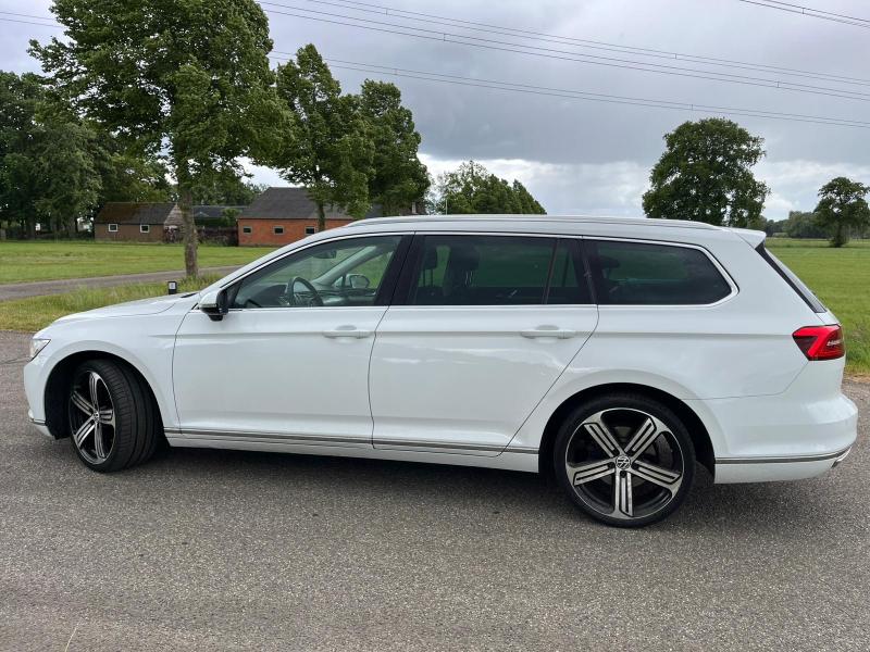 Volkswagen - Passat - pic13