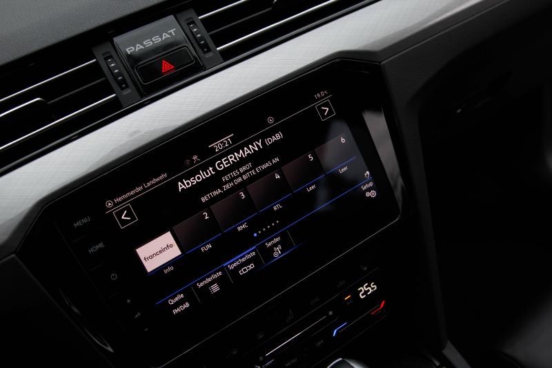 Volkswagen - Passat - pic40