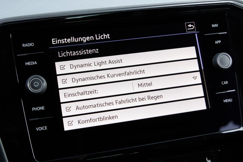 Volkswagen - Passat - pic16