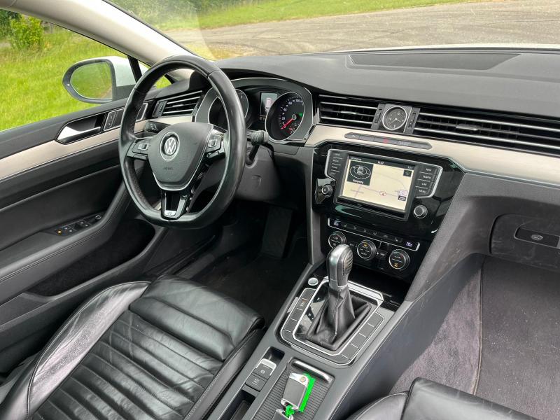 Volkswagen - Passat - pic8