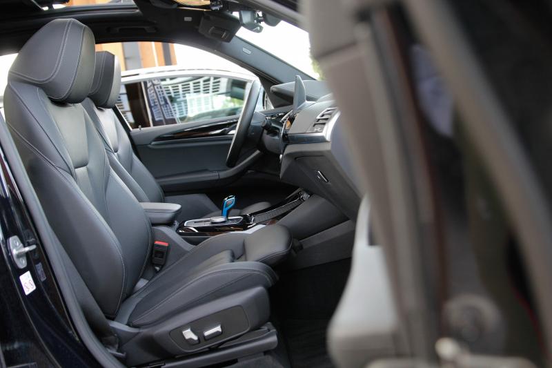BMW - IX3 - pic14