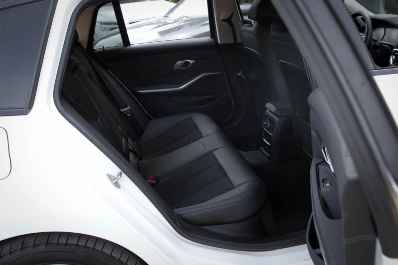 BMW - 330 - pic13