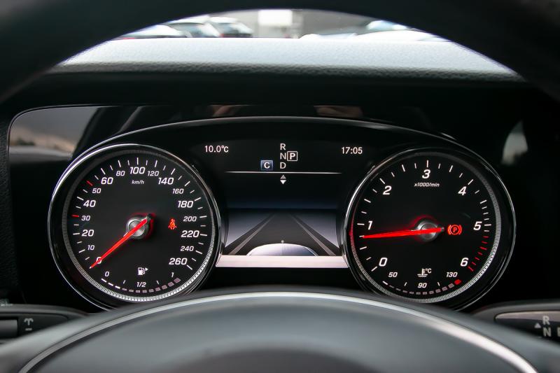 Mercedes - E200 - pic25