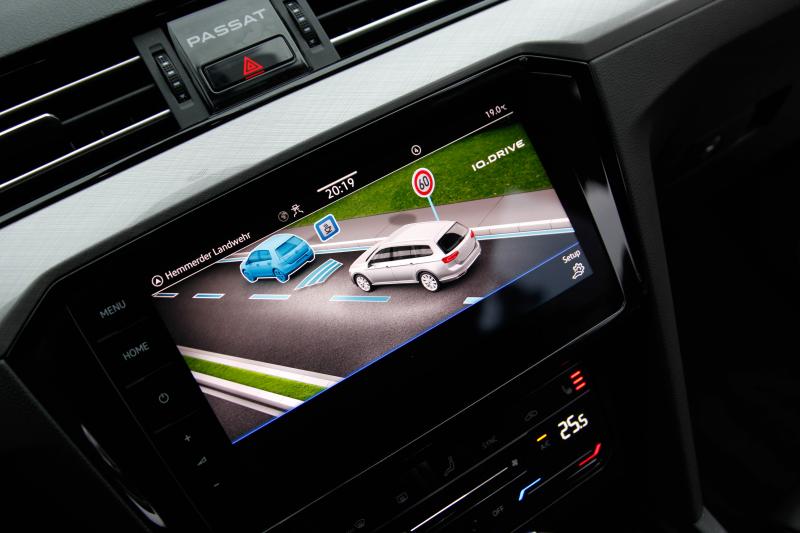 Volkswagen - Passat - pic22