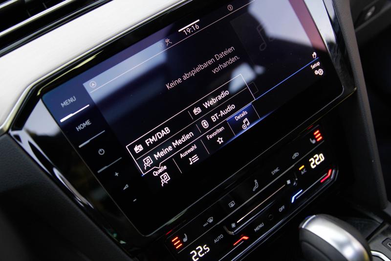 Volkswagen - Passat - pic10