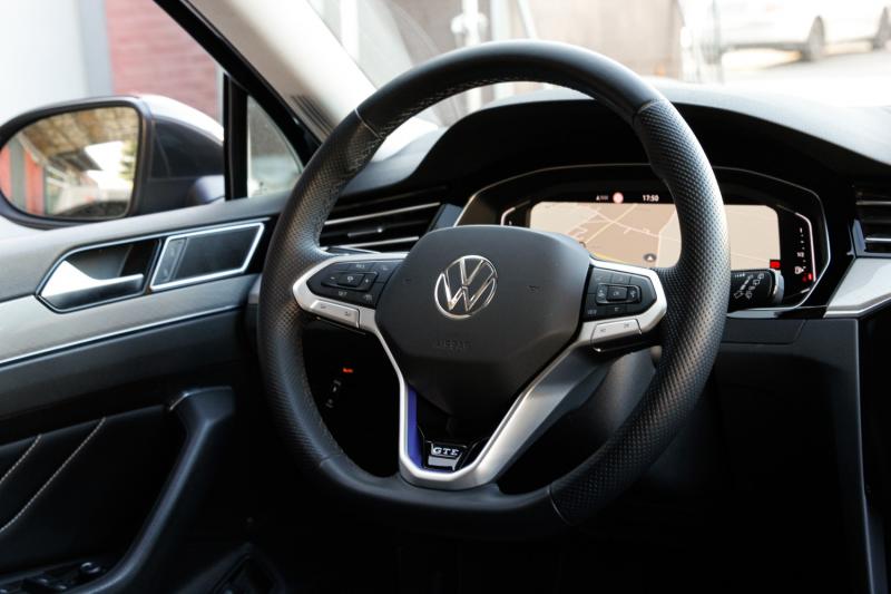 Volkswagen - Passat - pic10