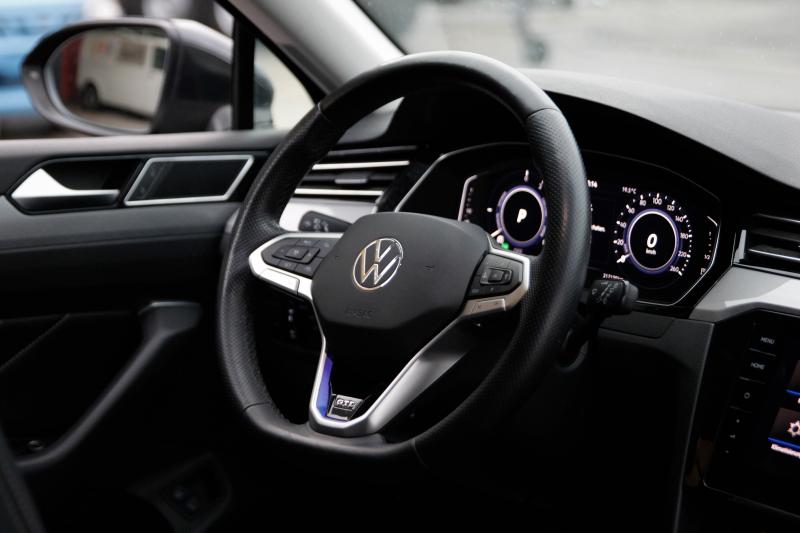 Volkswagen - Passat - pic12