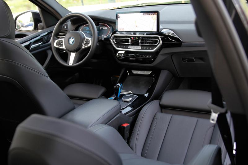 BMW - IX3 - pic12