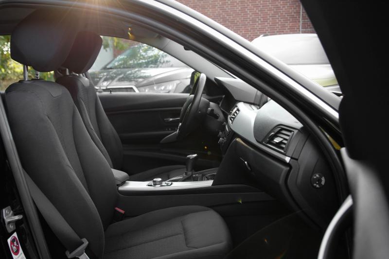BMW - 320 - pic30
