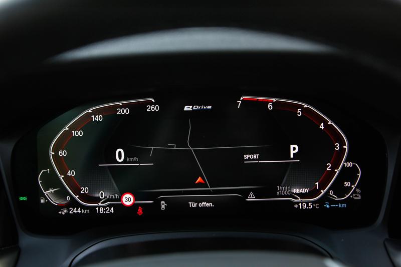 BMW - 330e - pic21
