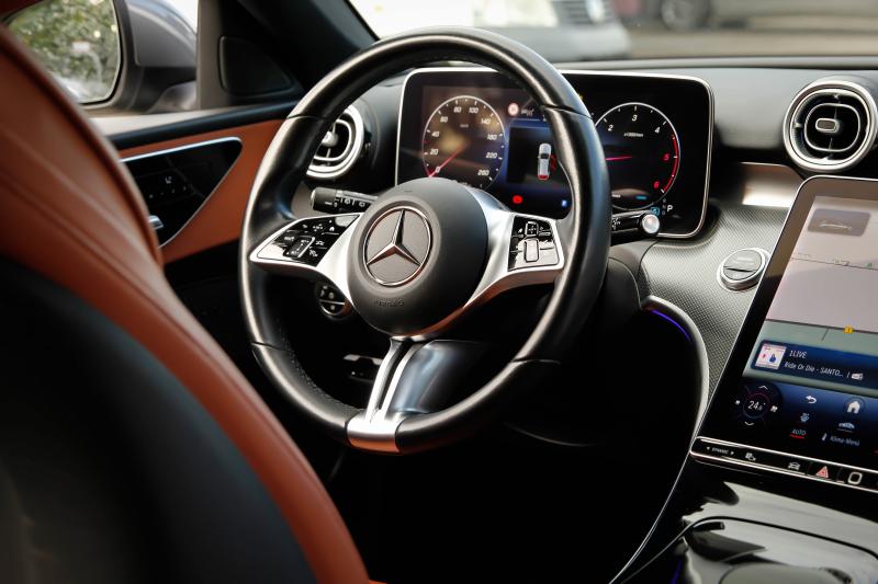 Mercedes - C200 - pic11