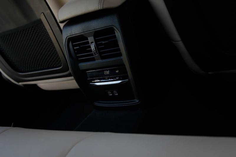 BMW - 320 - pic32