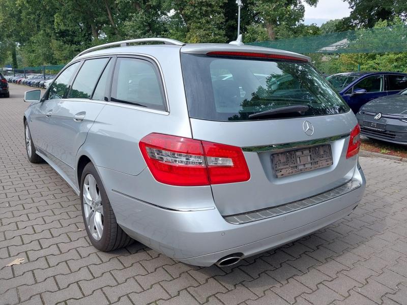 Mercedes - E300 - pic3