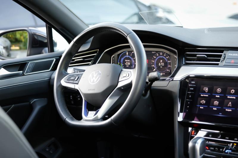 Volkswagen - Passat - pic12