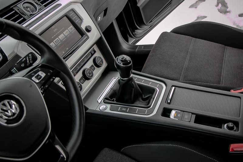 Volkswagen - Passat - pic34