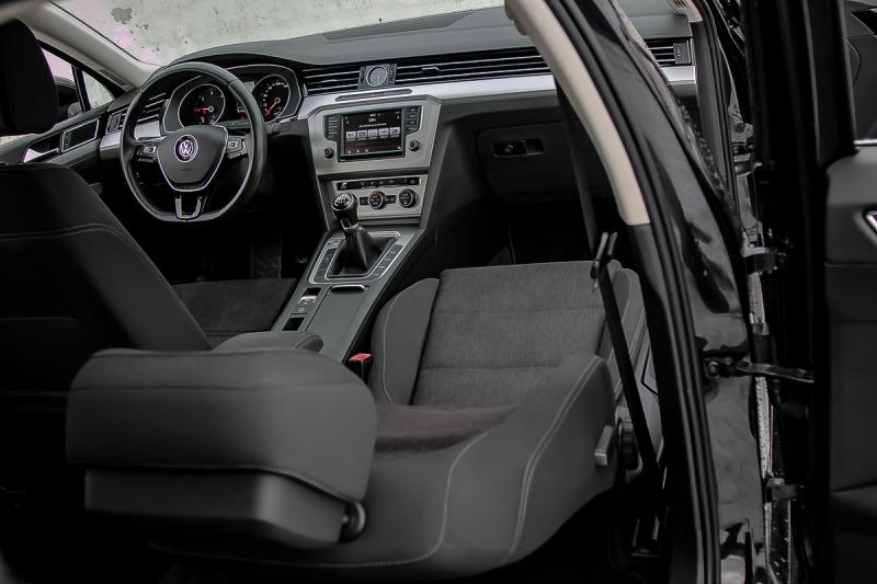 Volkswagen - Passat - pic10