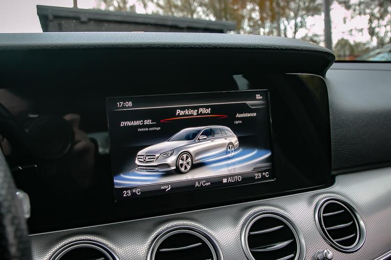 Mercedes - E200 - pic36