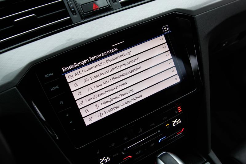 Volkswagen - Passat - pic23