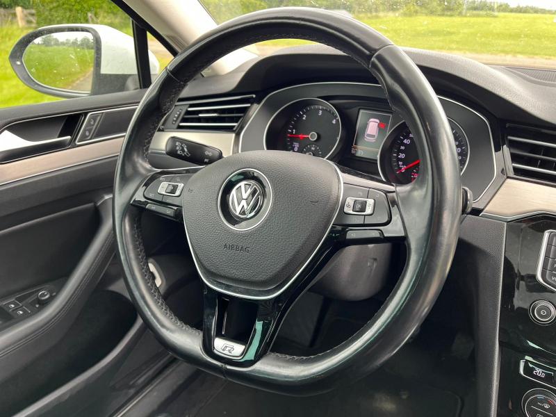 Volkswagen - Passat - pic11