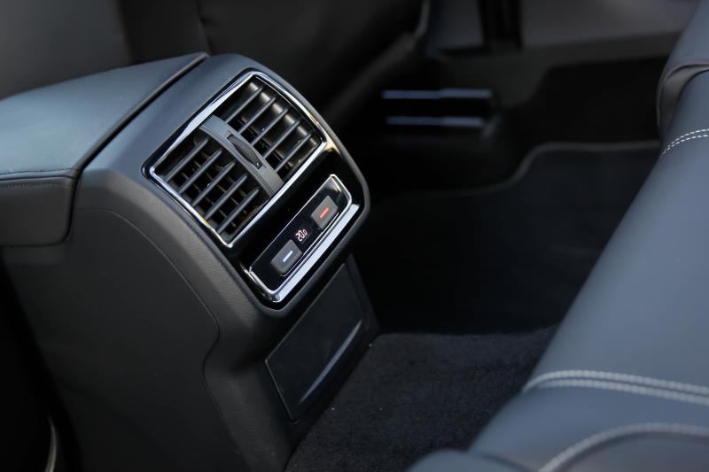 Volkswagen - Passat - pic24