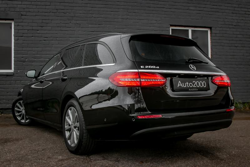 Mercedes - E200 - pic11