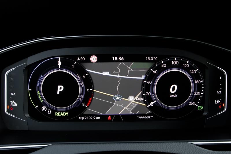 Volkswagen - Passat - pic24