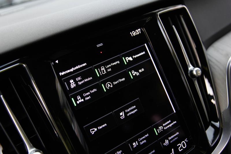 Volvo - V60 CROSS COUNTRY - pic35