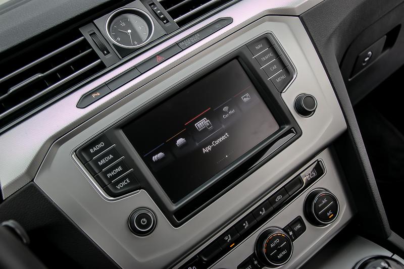 Volkswagen - Passat - pic16