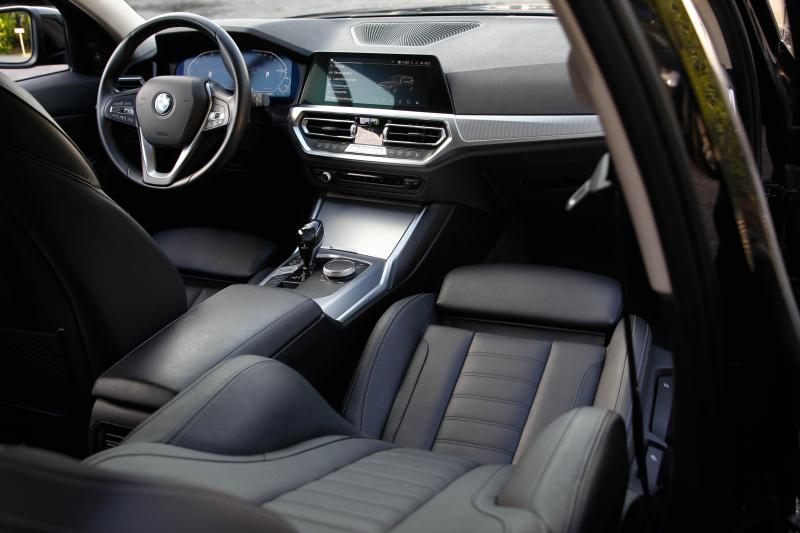 BMW - 330e - pic10