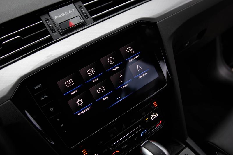 Volkswagen - Passat - pic38