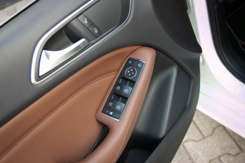Mercedes - B180 - pic18