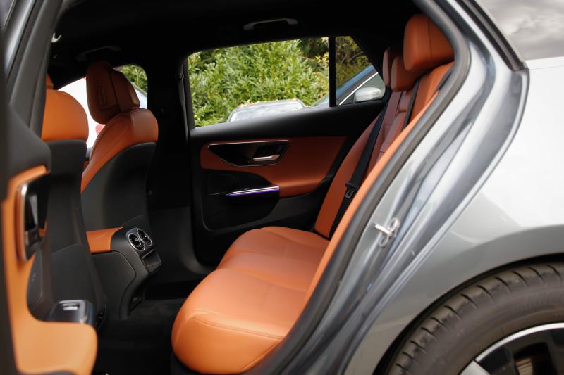 Mercedes - C200 - pic13