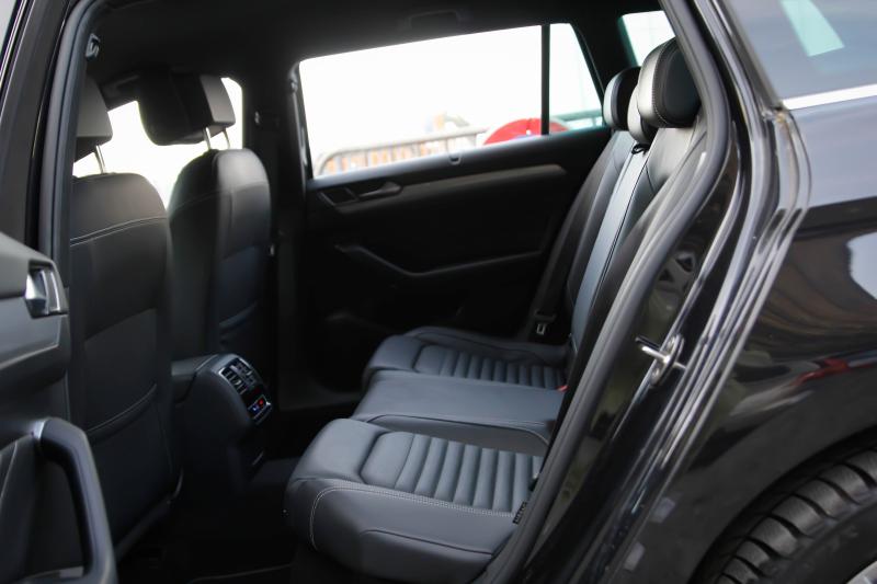 Volkswagen - Passat - pic13