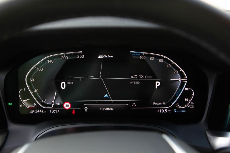 BMW - 330e - pic23