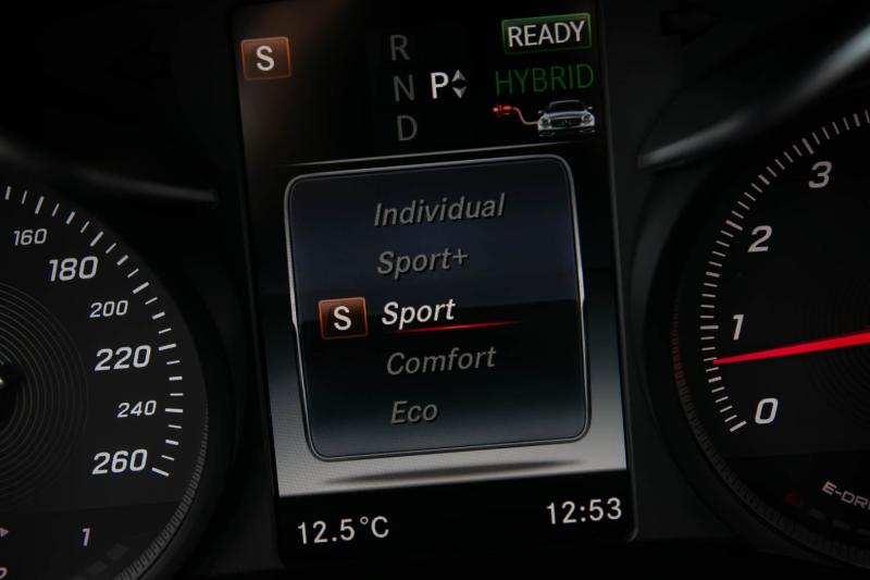 Mercedes - C-klase - pic32