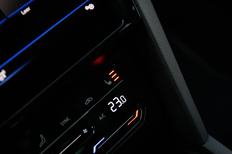 Volkswagen - Passat - pic19